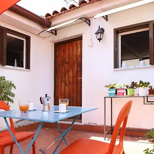https://appartamento-con-terrazzo-a-piazza-dante.hotels-amalfi.com